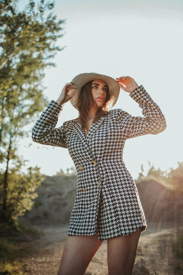 How Can You Style a Houndstooth Blazer for a Modern Office Ensemble?